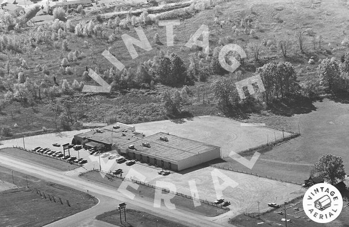 Middle Villa Inn and Bowling Alley